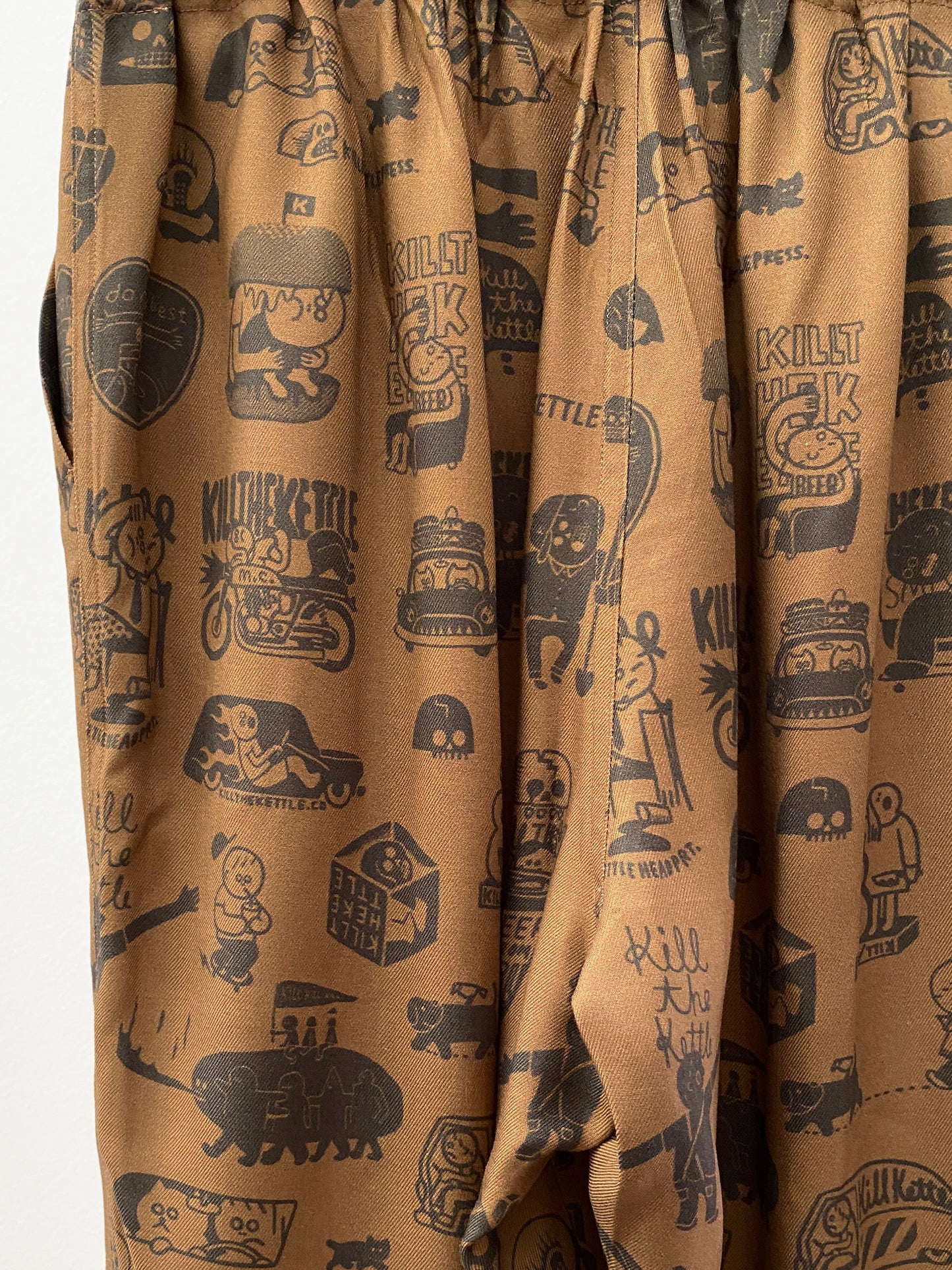 OTT23-02b Kill the kettle COLLABORATION INKJET PRINT RAYON100%FABLIC PANTS