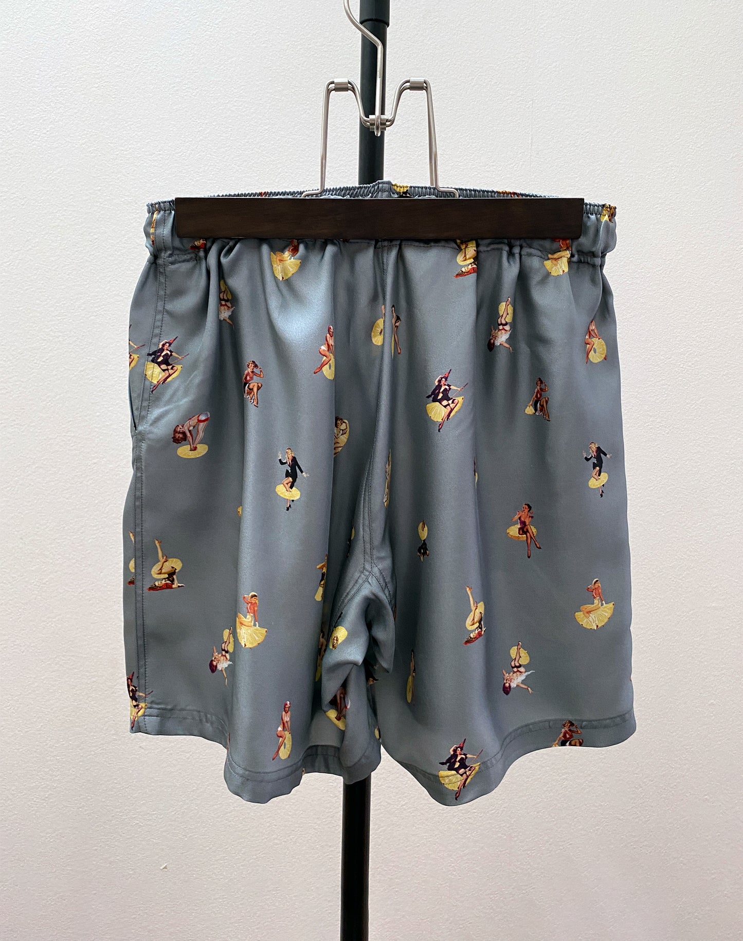 OTT21-11a PINeUP GIRLS INKJET PRINT SILK100% SHORTS (KHAKI)