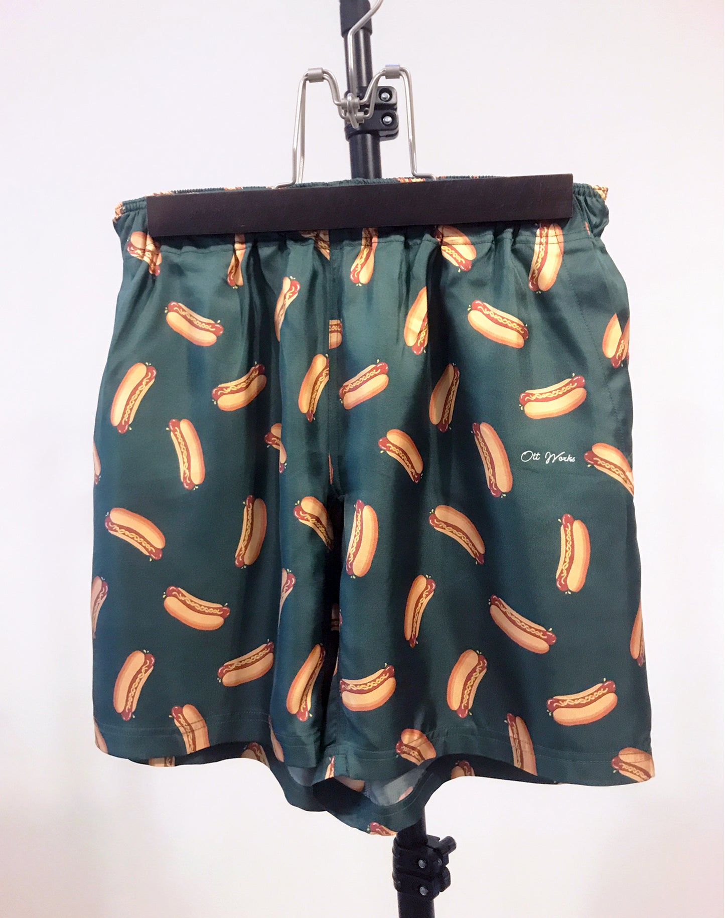 OTT19-09 SILK100%INKJET HOTDOG PRINT SHORTS