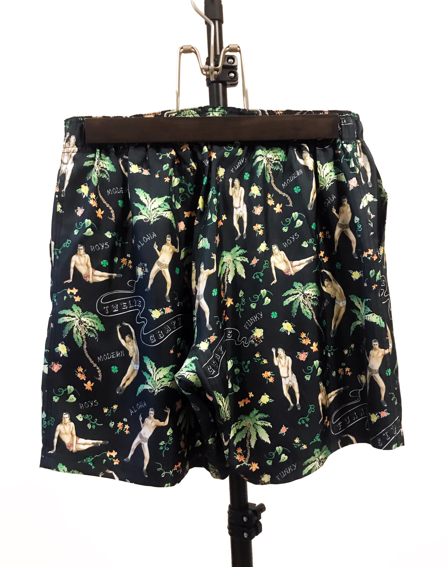 OTT19-14 SILK100%INKJET FUNKY MODERN BOYS PRINT SHORTS