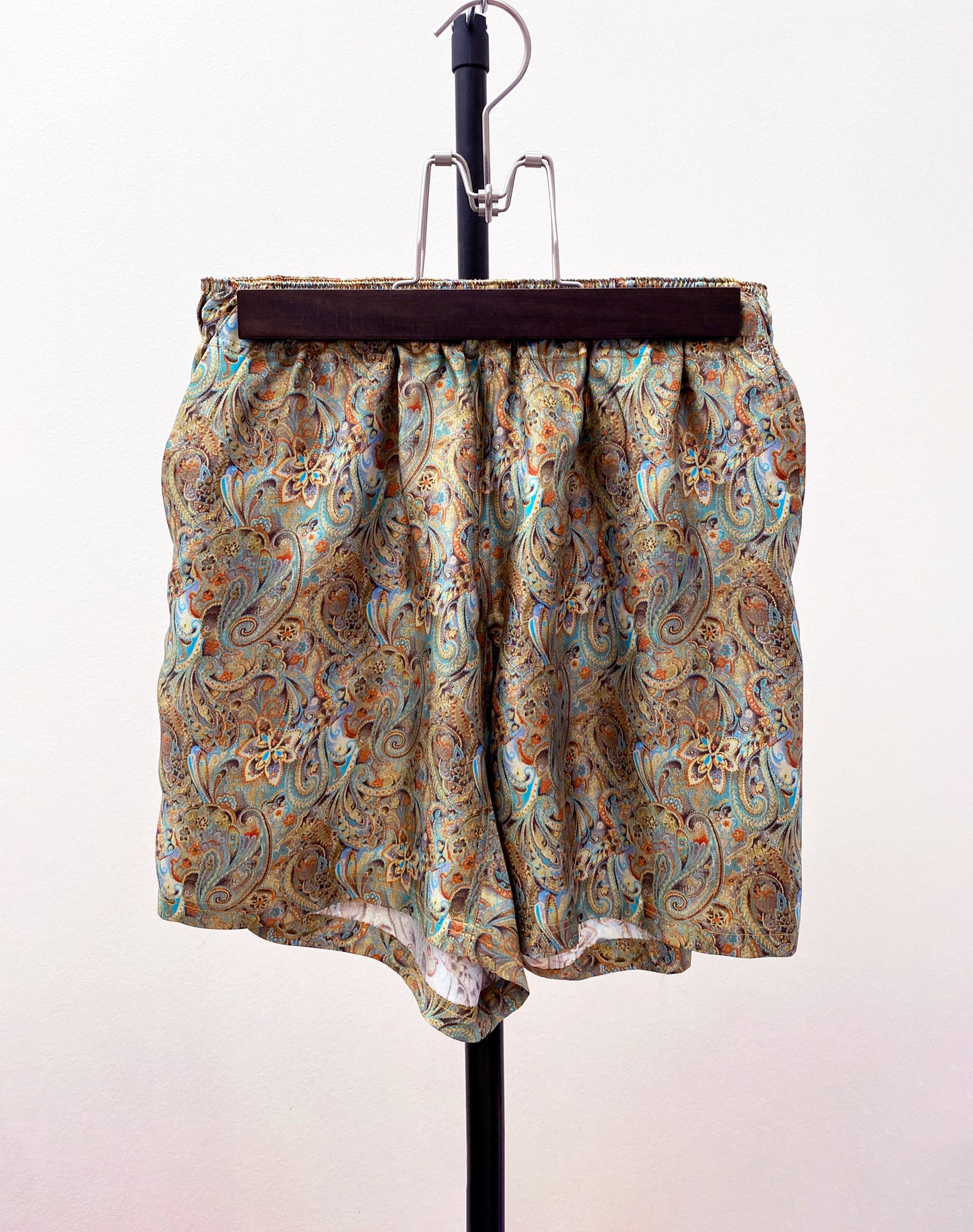 OTT20-12a SILK INKJET PSYPAISLEY PRINT SHORTS