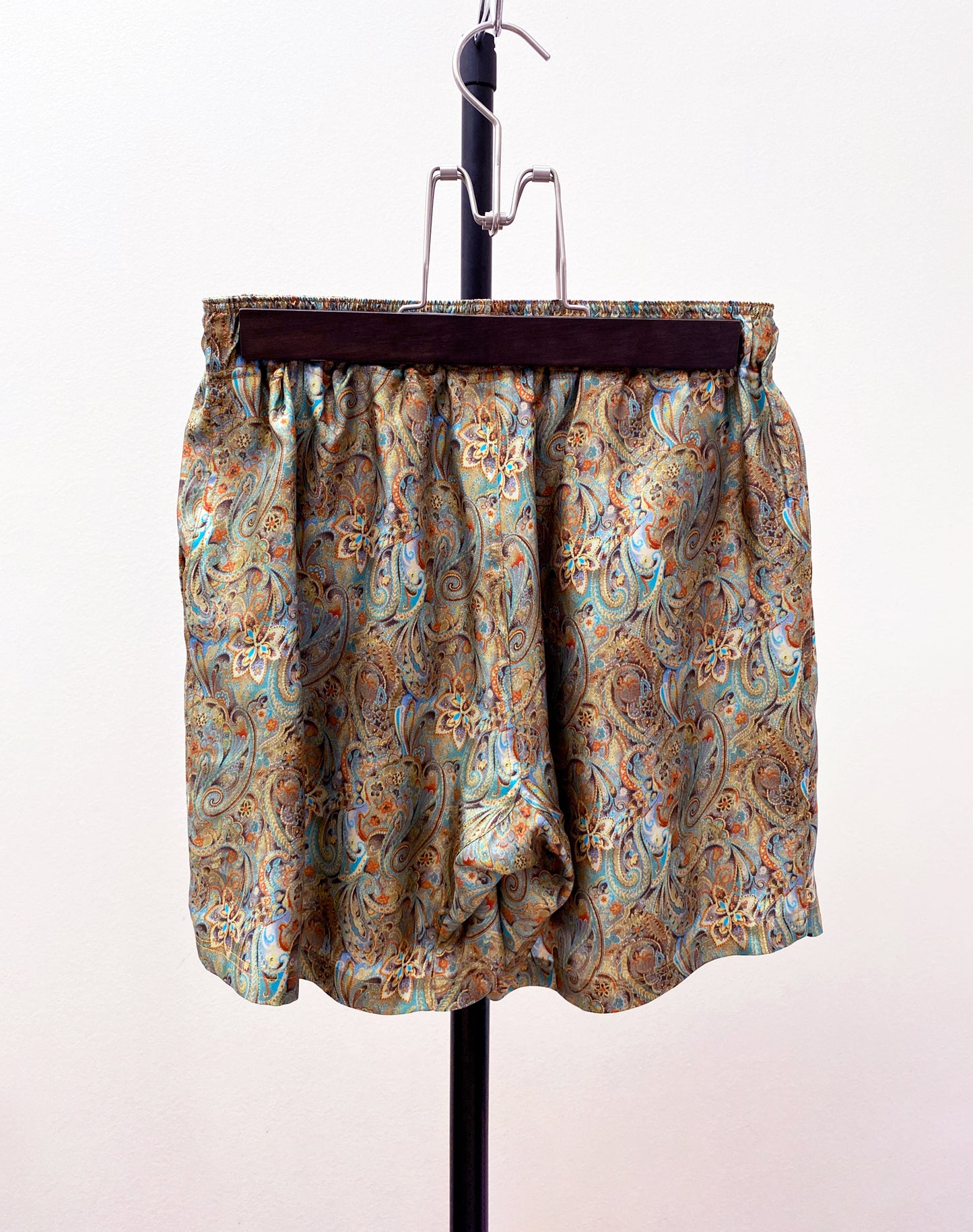 OTT20-12a SILK INKJET PSYPAISLEY PRINT SHORTS