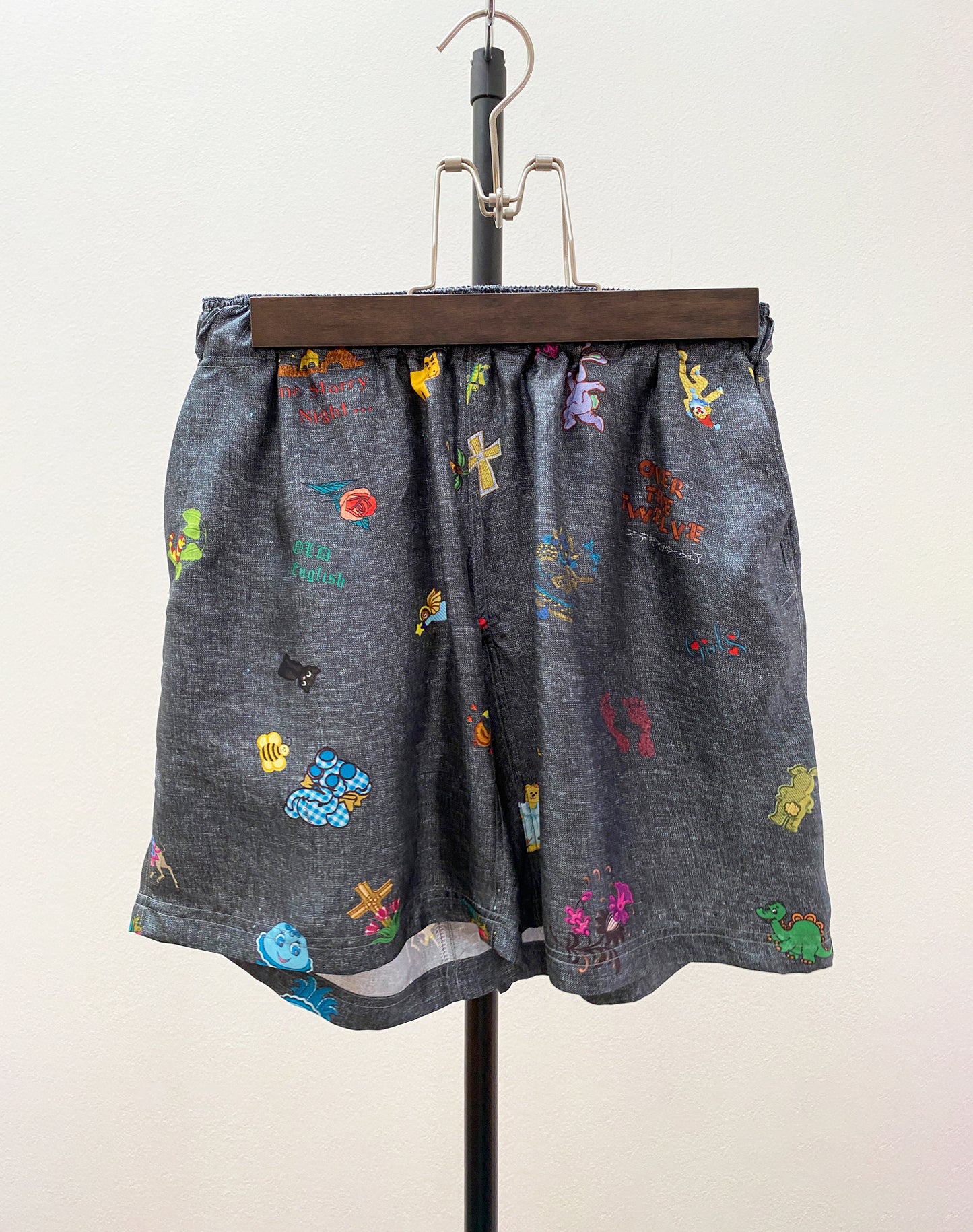 OTT21-18b FOLK ART INKJET PRINT SILK100% SHORTS (BLK)