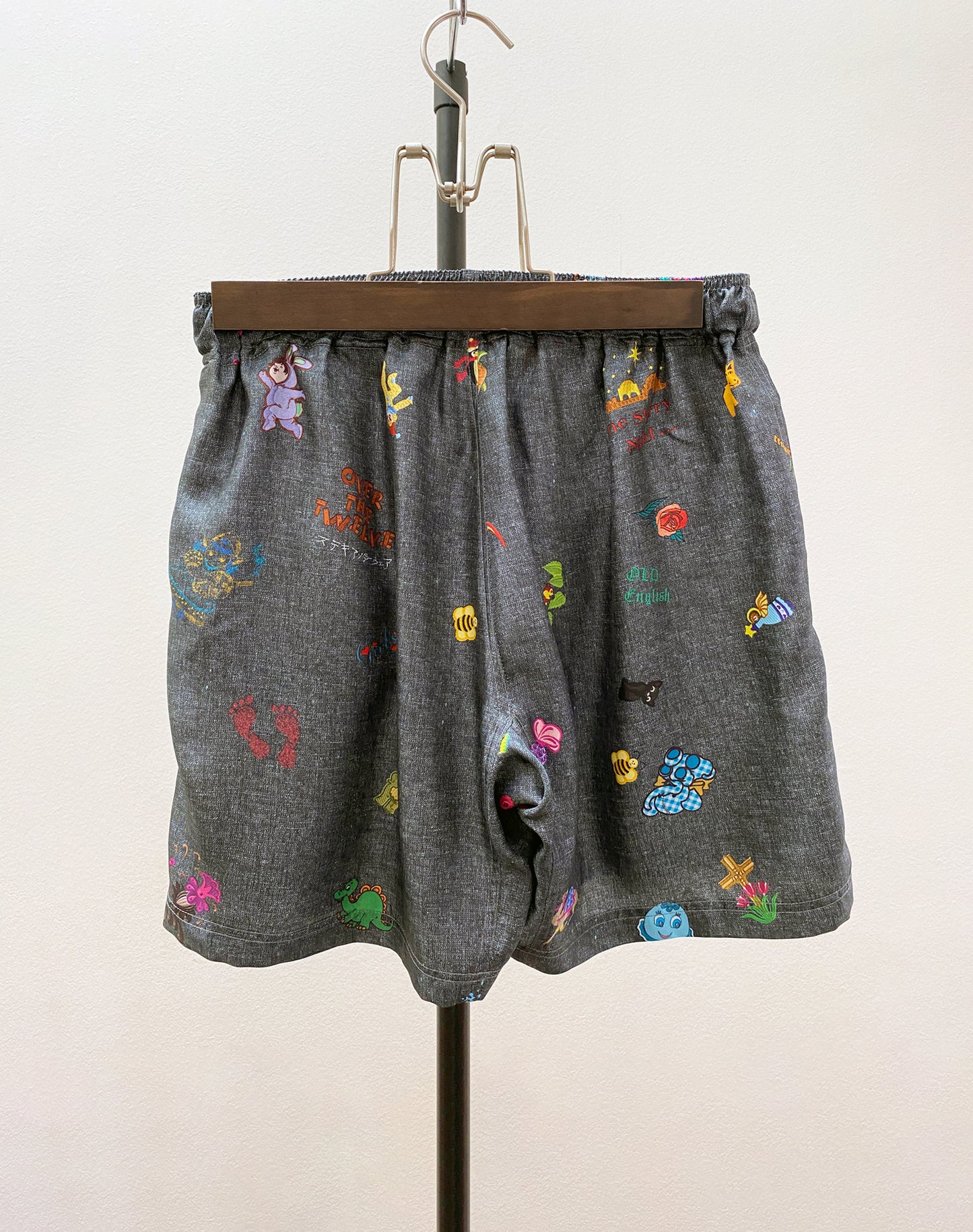 OTT21-18b FOLK ART INKJET PRINT SILK100% SHORTS (BLK)